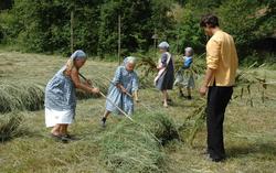 Levendegjøring på museum.Ferieskolen uke 26 2005. Jente i d