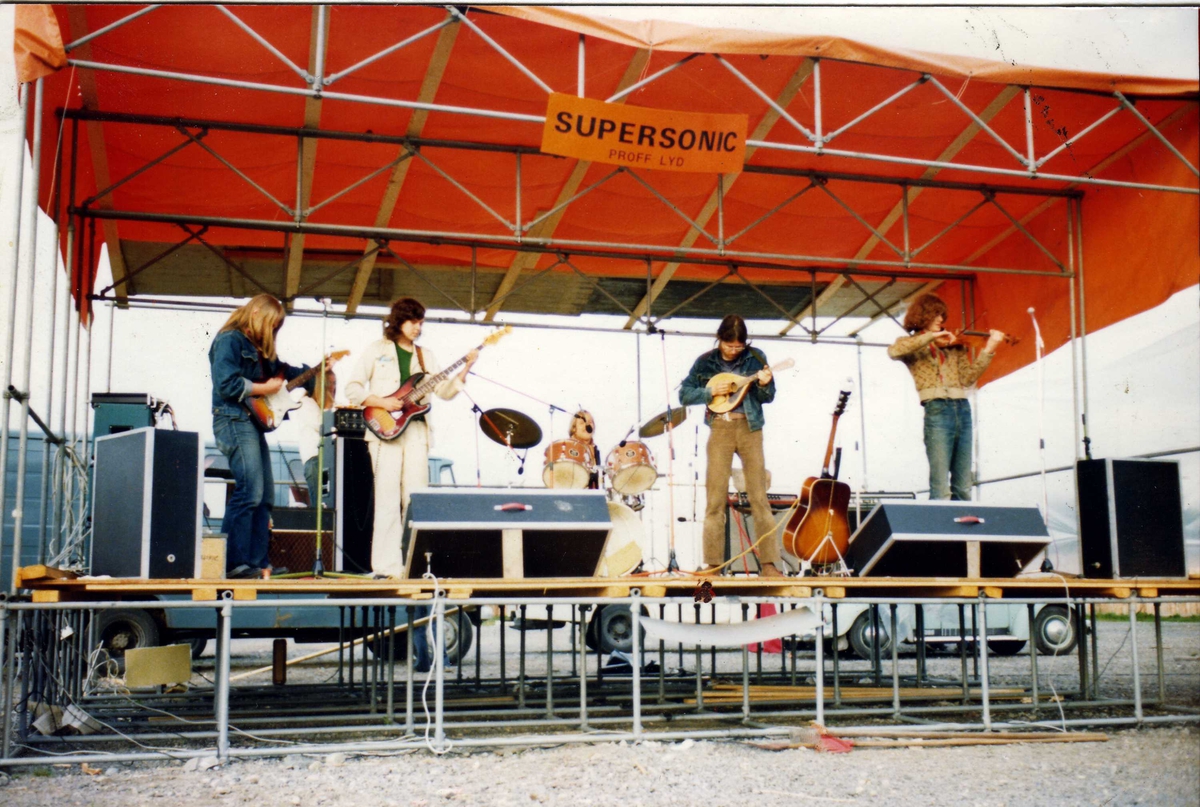 Folkrockgruppa Folque på Lillestrømfestivalen 1976