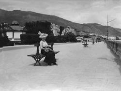Promenaden i Menton lags middelhavet.