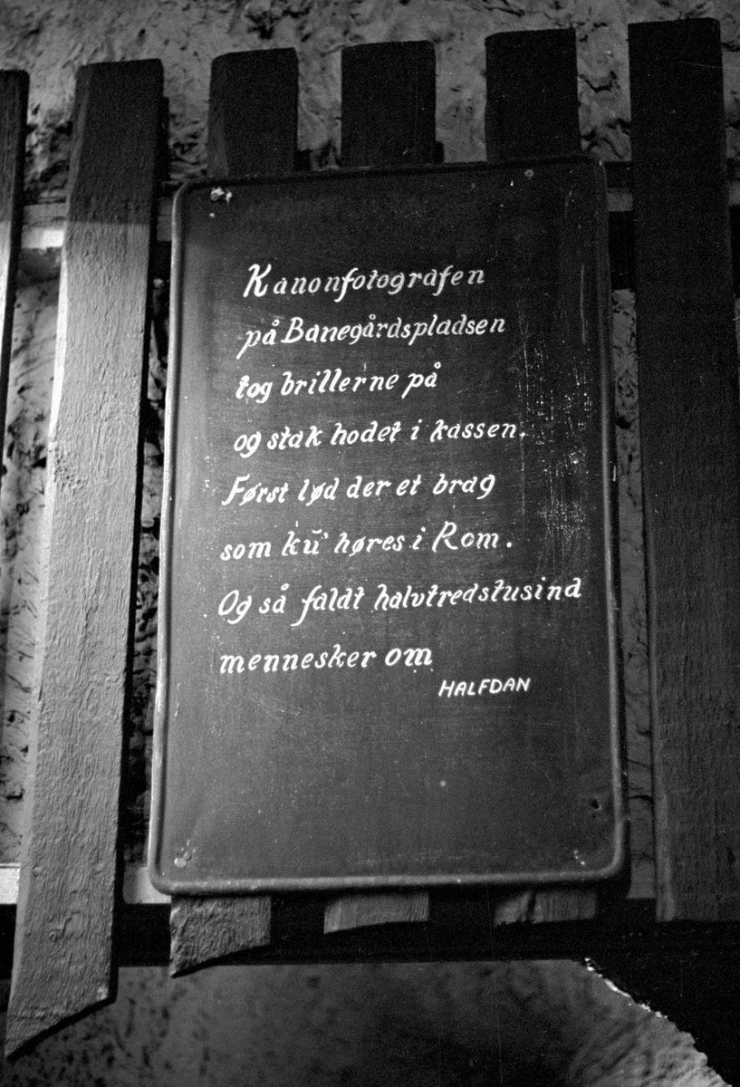 Serie. Fra København, Danmark. Rådhusplassen og Tivoli. Sistnevnte har tavler med dikt av Halfdan Rasmussen. Fotografert juni 1964 og mai 1967.