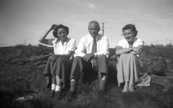 Eli Klingenberg, Jan Mørch og datteren Randi Mørch. Familien