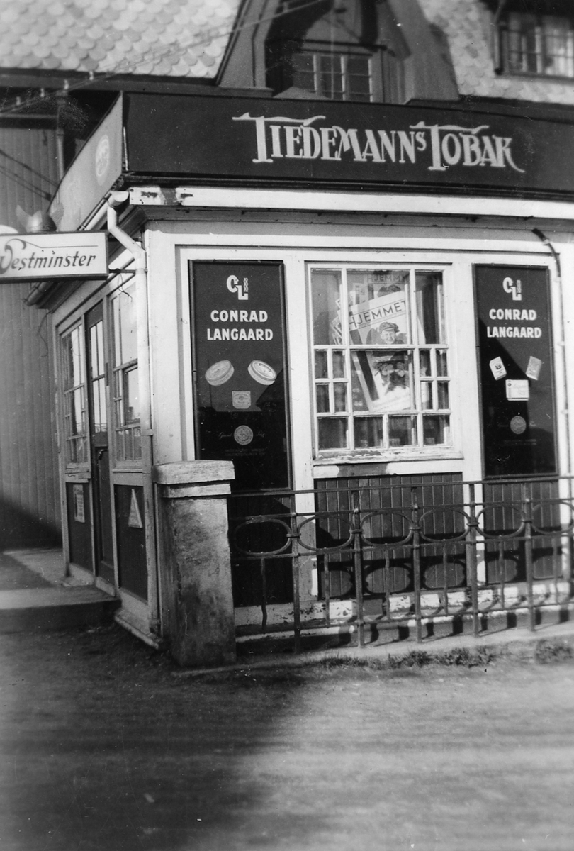 Sigrid Olsens kiosk i Kirkenes, 1935.