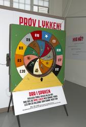 Lykkehjul. Hver farge henviser til en luke på veggen hvor ma