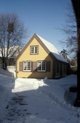 Vinterbilde av forstadshus fra Kanten 1 på Hammersborg. Foto