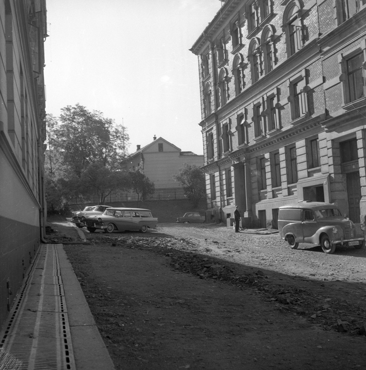 Dårlige gater ved Skillebekk, Oslo
Fotografert 1958.