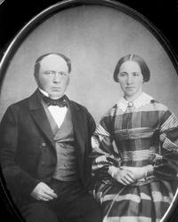 Avfotografering. Gruppeportrett, ektepar. 
Daguerreotypie?