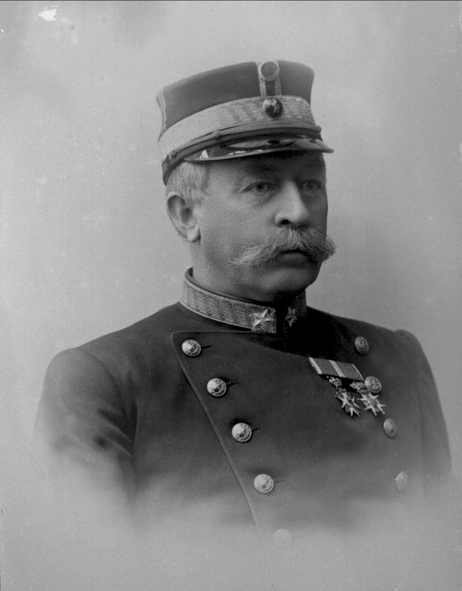 Portrett, Henrik Steffens Hagerup i uniform som general.