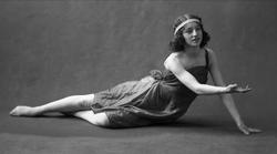 Portrett, ballettdanser. Frøken Marie Warhus.