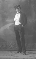 Portrett, kvinne i marineuniform. Violet Jesset.