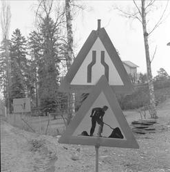 Drammensveien, antatt Bærum, Akershus, mai 1958. Veiarbeid.