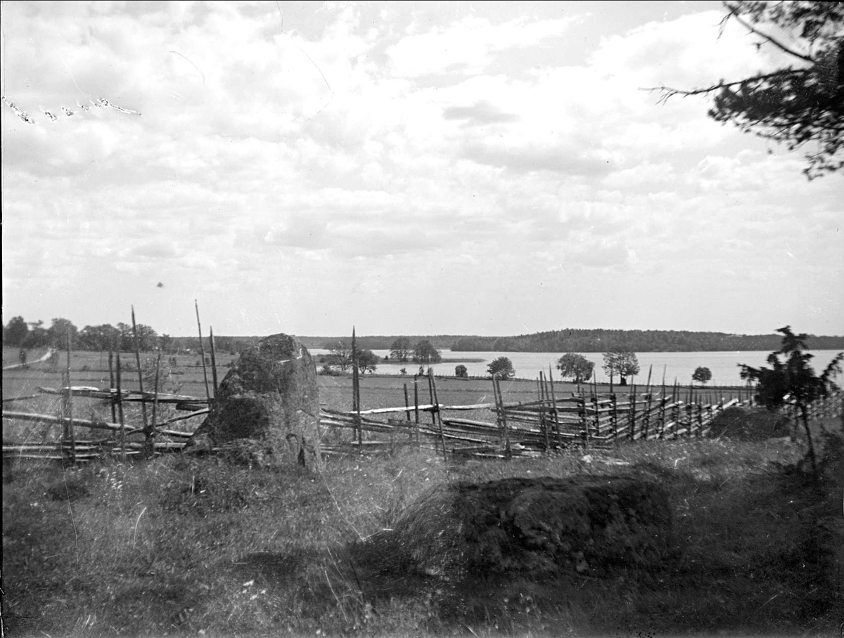 Landskapsvy med sjön Valloxen vid Vallox-Säby gård, Östuna socken, Uppland 1931