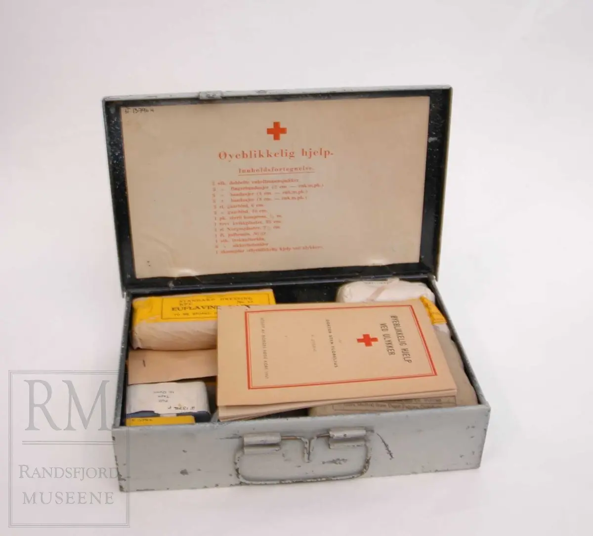 Førstehjelpskrin - Hadeland Folkemuseum / DigitaltMuseum