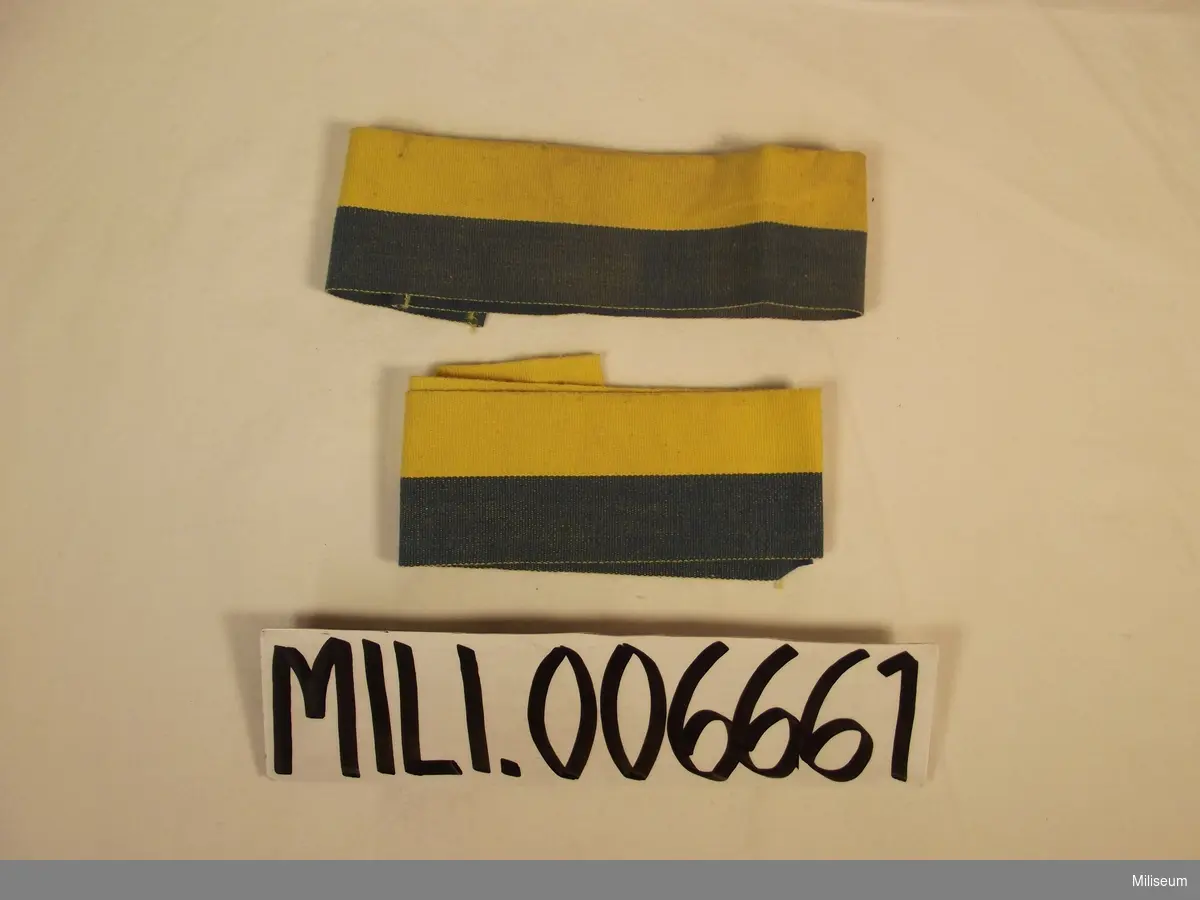 Mössband, (fälttjänstband) blå-gul, för markering av förbandsinstruktör.