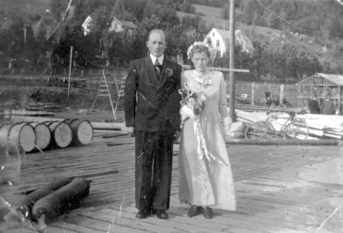 Bryllupsbilde av Erik Eriksen og Margit Eriksen, Lyngseidet.