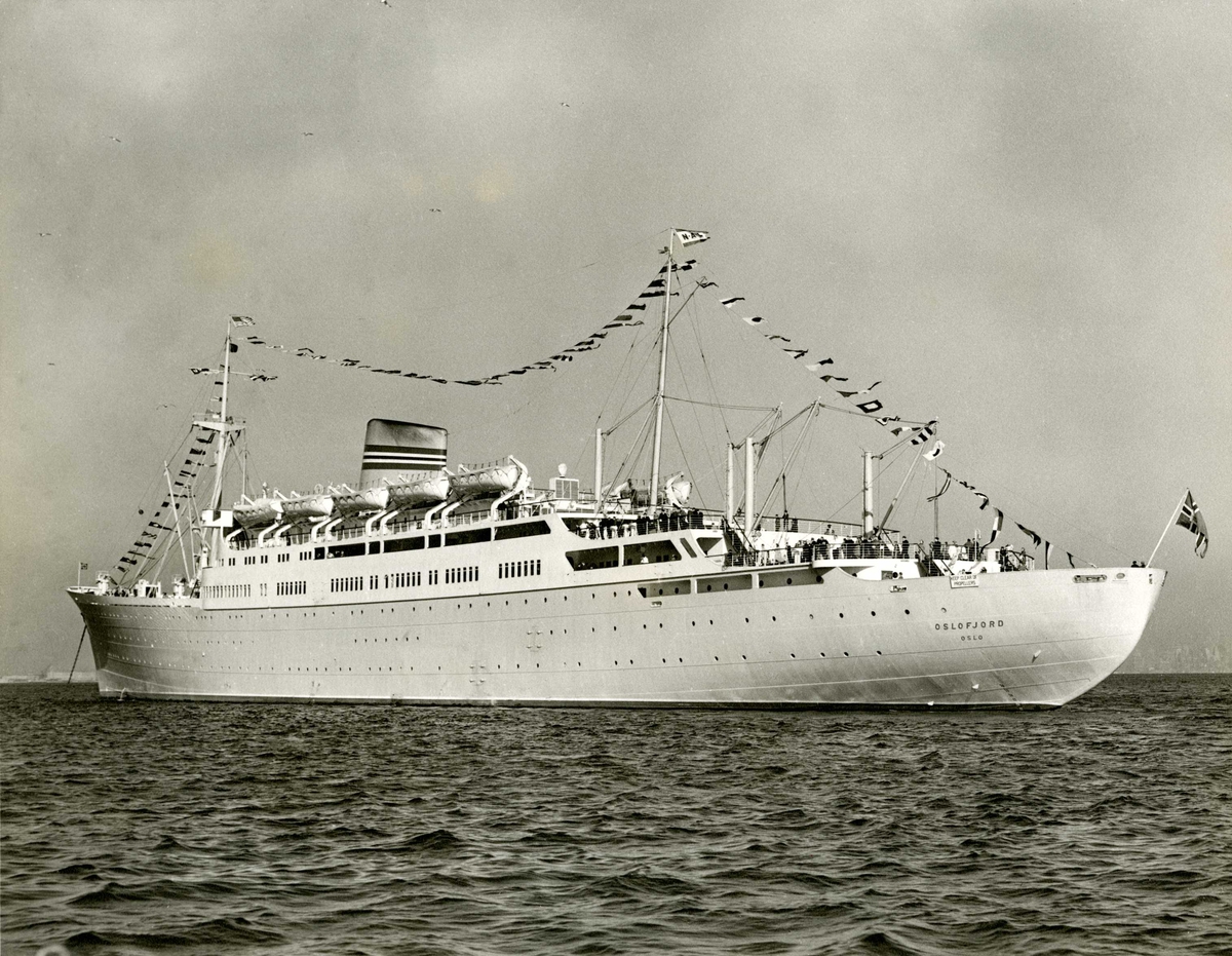 M/S Oslofjord (b. 1949, Nederlandsche Scheepsbouw Mij.), - i karantene i New York på jomfruturen i 1949