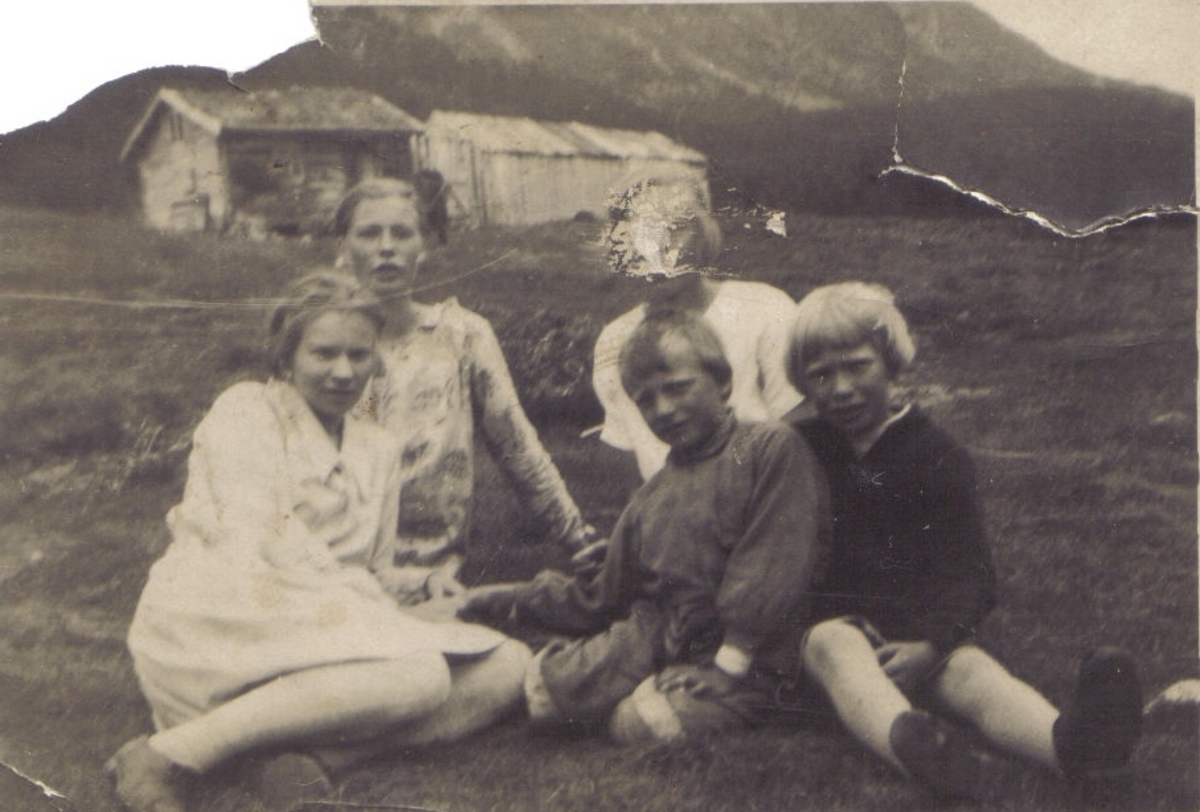 Samling fotografier etter Olga Beldo f. Eliassen