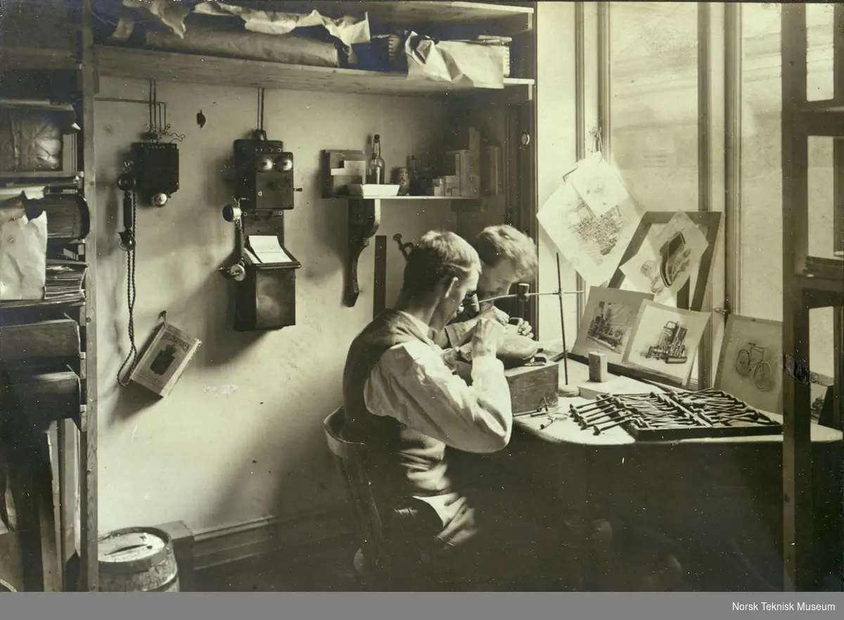Produksjon ved klisjé-anstalten Wilh. Scheel & Co,  Akersgaten 7, 1905