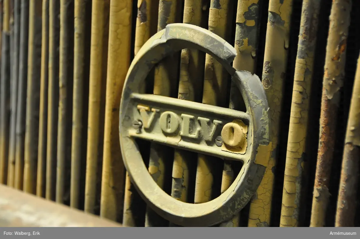 Volvo terrängdragbil m/1940 typ TVB. För 7-8 passagerare. Motor Volvo FBT. Se instruktionsbok Volvo terrängvagn typ TVB. Datum för första registreringen 1941-09-24. 
