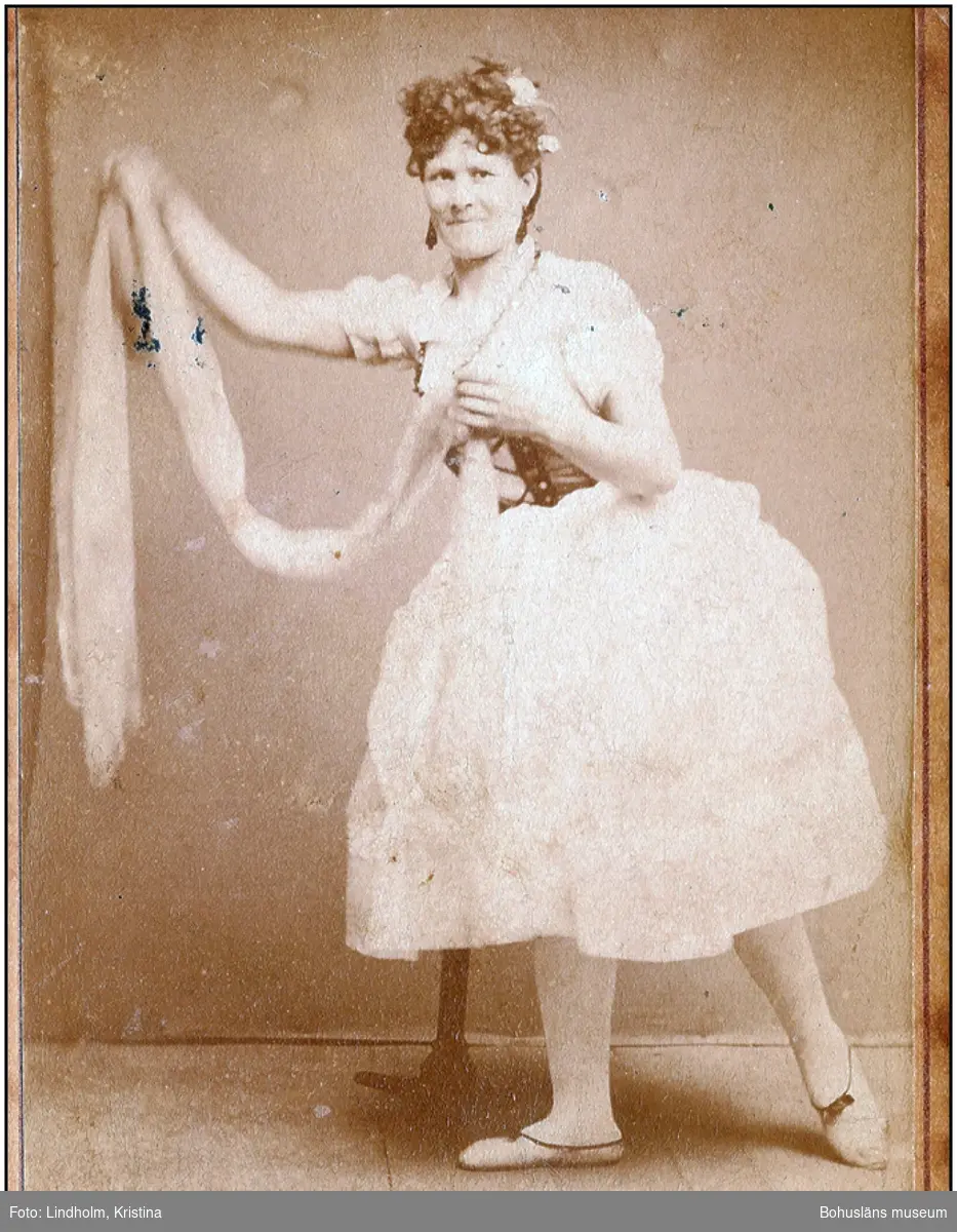 Artistfoto på Ingeborg Eriksson-Eisfeldt, senare cirkusdirektör för Cirkus Leonard. Privat foto.