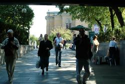 Nationaltheatret undergrunnsstasjon, nedgang til vestlige T-