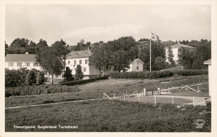 Tryckt text på kortet: "Stenungsund. Solgårdens Turisthotell."