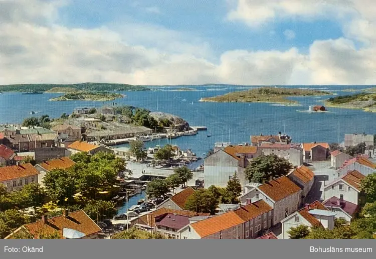 Tryckt text på kortet: "Strömstad. Utsikt från Rådhuset." 
"Ultraförlaget A. B. - Solna."