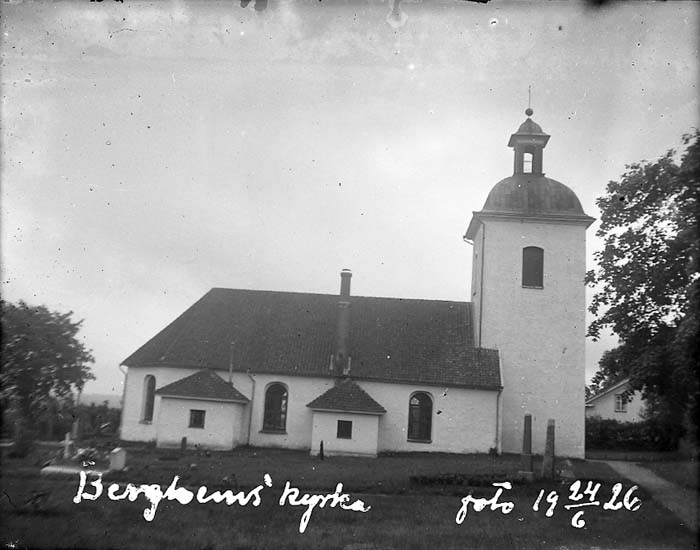 Enligt text på fotot: "Berghems kyrka, foto 24/6 1926".