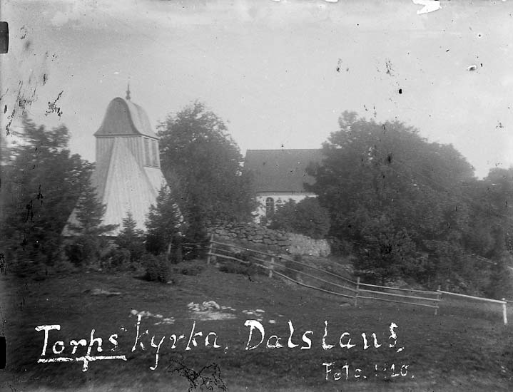 Enligt text på fotot: "Torps kyrka, Dalsland. Foto 1920".
