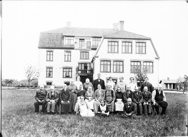 Enligt fotografens anteckningar: "1933, 25. Grupp från Kamstorp".