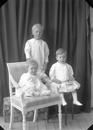 Enligt fotografens journal nr 2 1909-1915: "Anderström, Grosshandl. gr. m. barn Gbg".