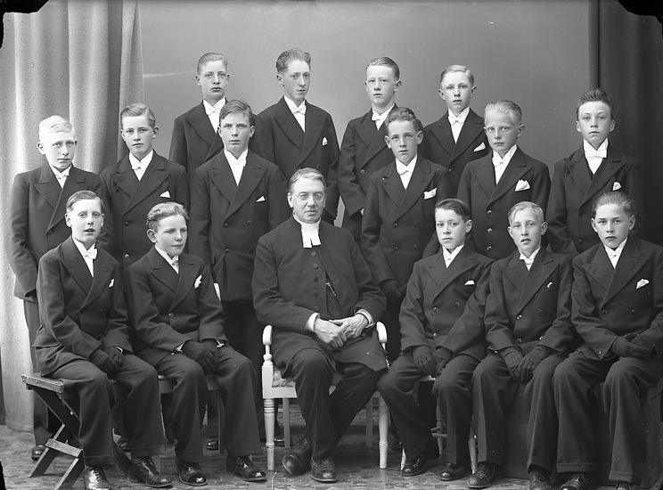 Enligt fotografens journal nr 6 1930-1943: "Läsbarnen Ödsmål Franck".