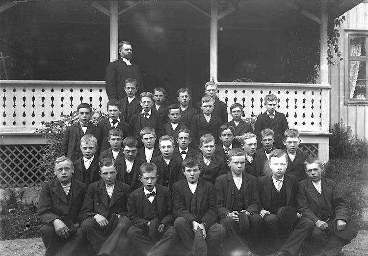 Enligt fotografens notering: "Läsbarnen Pastor Lindman Kålleröd Solberga 1913".