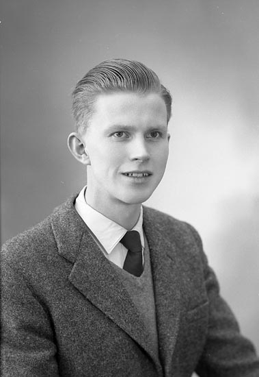 Enligt fotografens journal nr 8 1951-1957: "Alfredsson, Herr Bo Askekärr, Ödsmål".