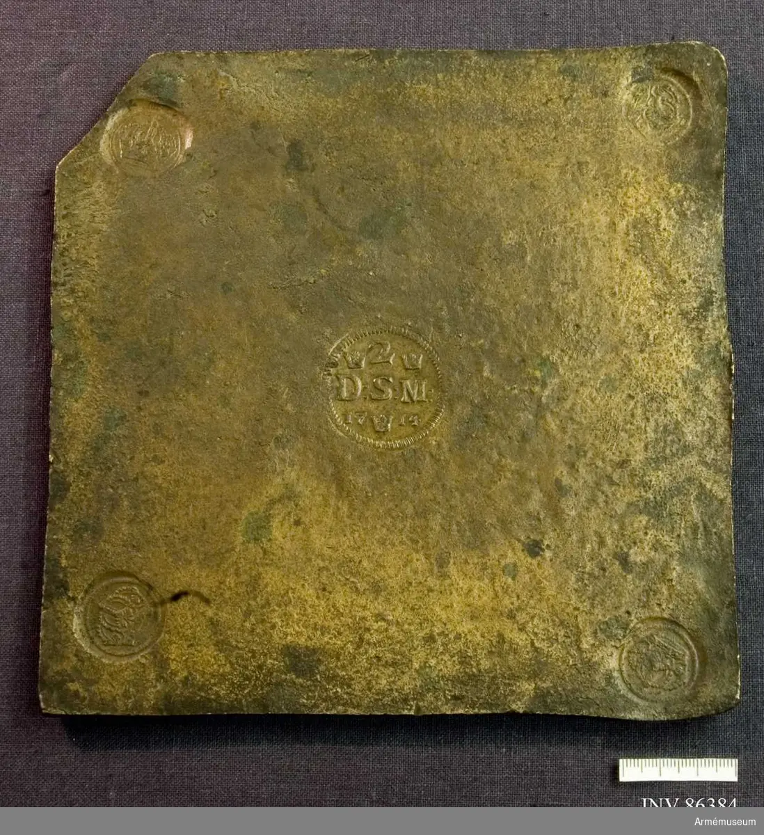 Grupp MII.

Nödmynt av metall från 1714.