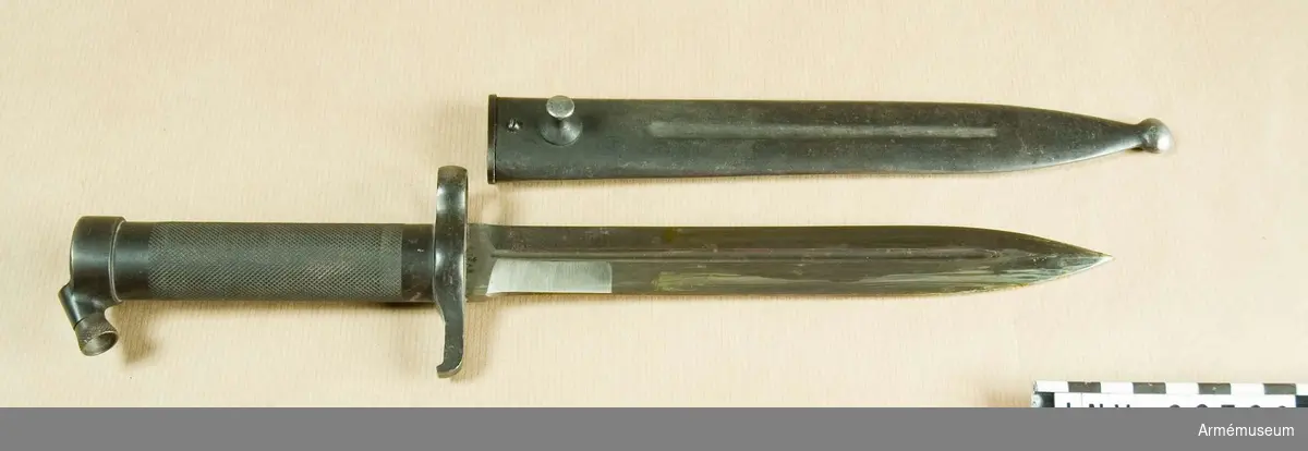 Knivbajonett m/1896 med balja.