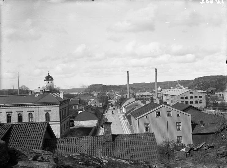 Enligt tidigare noteringar: "Kungsgatan västerut till höger Tändsticksfabriken."