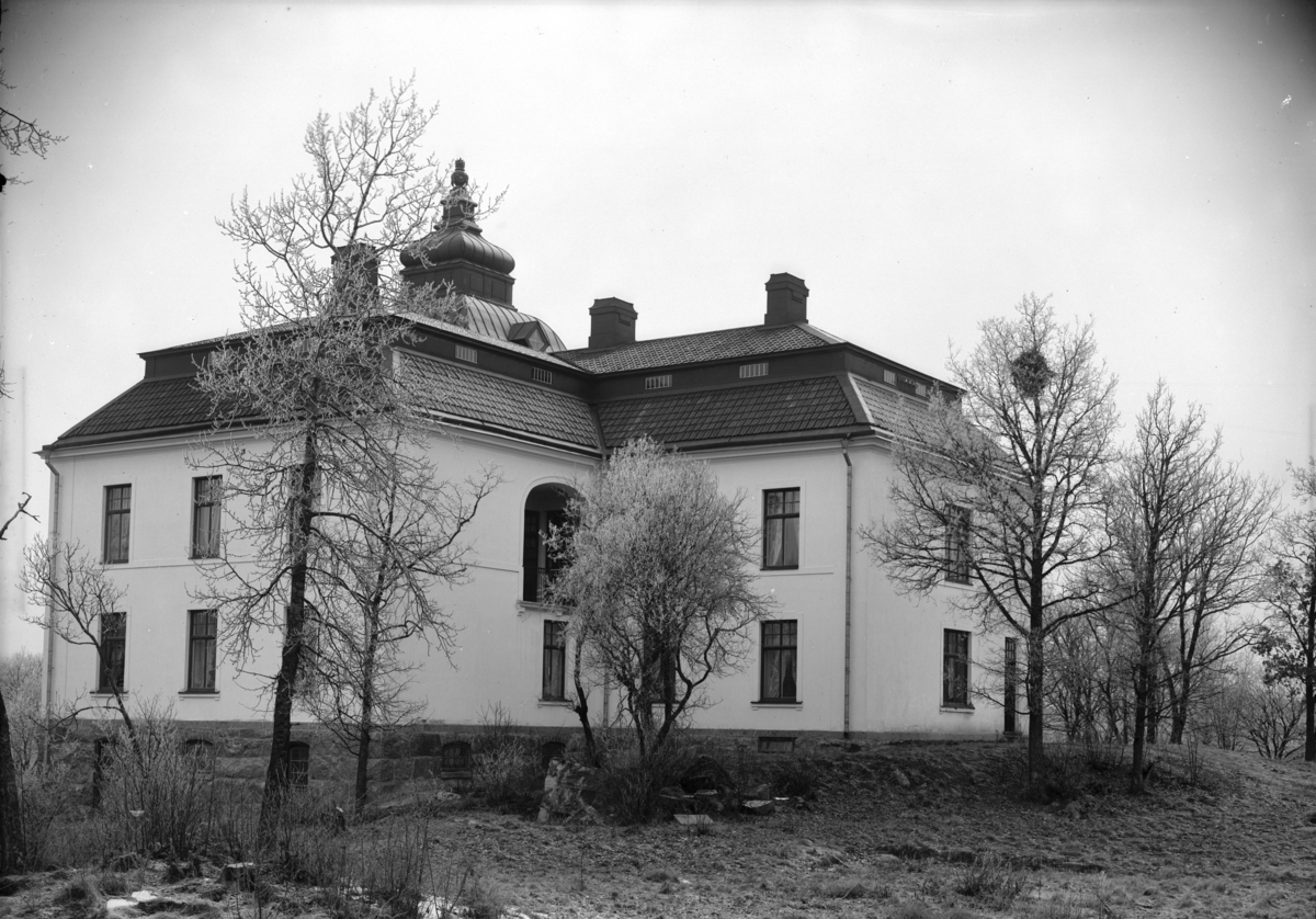 Direktör J. P. Johansson med familjs bostad, Villa Fannalund, Fanna, Enköping, vy från öster, troligen 27 januari 1909