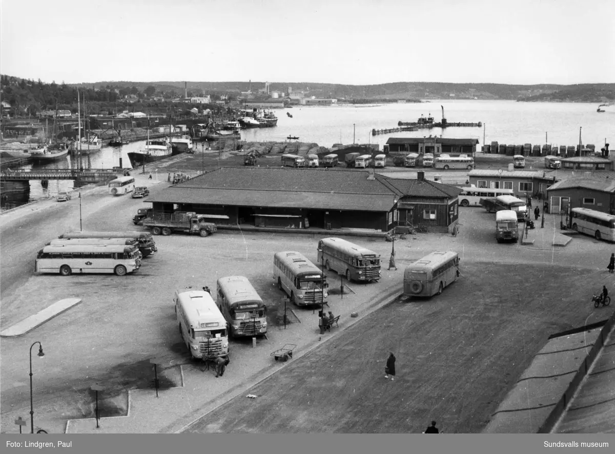 Busstationen augusti 1954.
