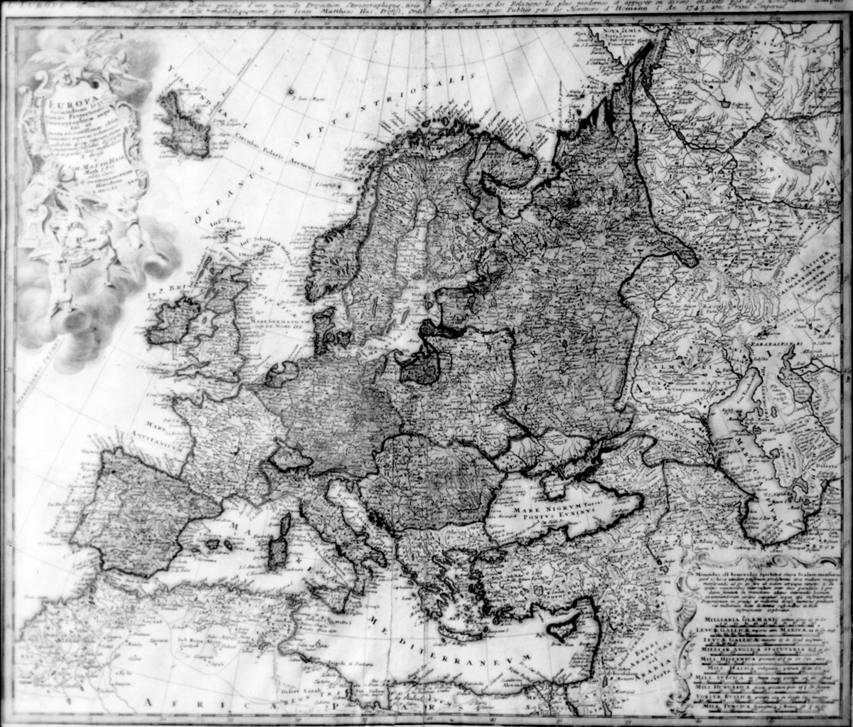 Karta över Europa år 1743 av J.B. Homann, N~rnberg,
Tyskland.Kopparstick färglagt för hand. I övre vänstra hörnet finns
en storkartusch med allegoriska figurer och med texten se MRK. Kartan
haryttermåtten:BR 545 mm och HD 510 mm. Kartan är inramad.