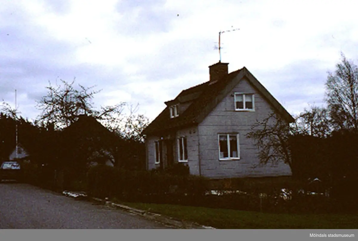Bostadshus på Hakvingegatan 4, Backflyet 9, Hulelyckan april 1990.