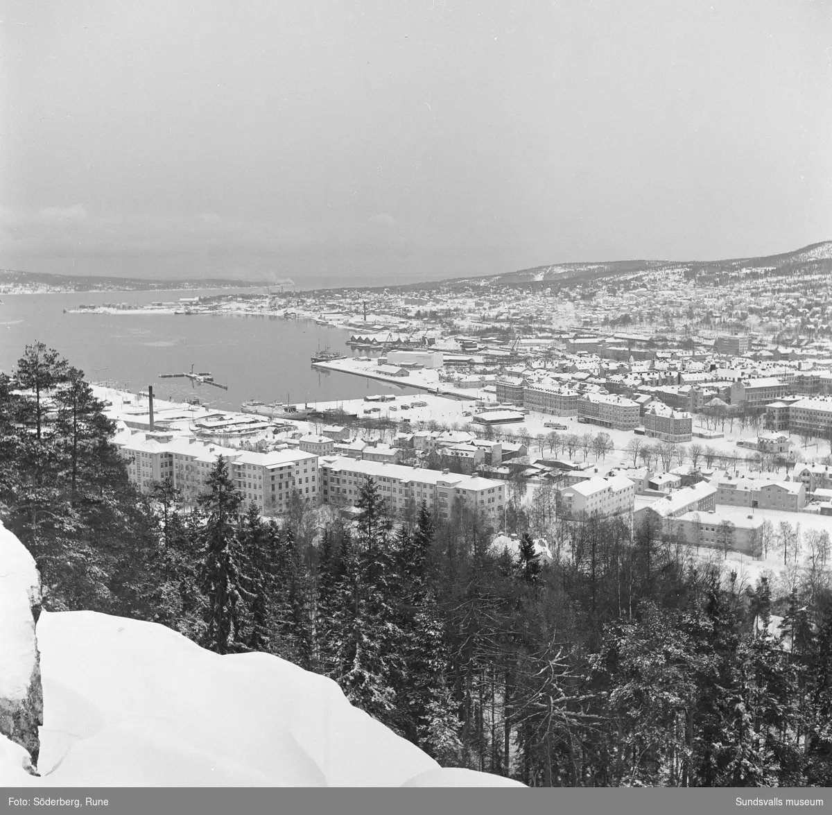 En serie bilder med vyer över Sundsvall, tagna från Norra Berget.