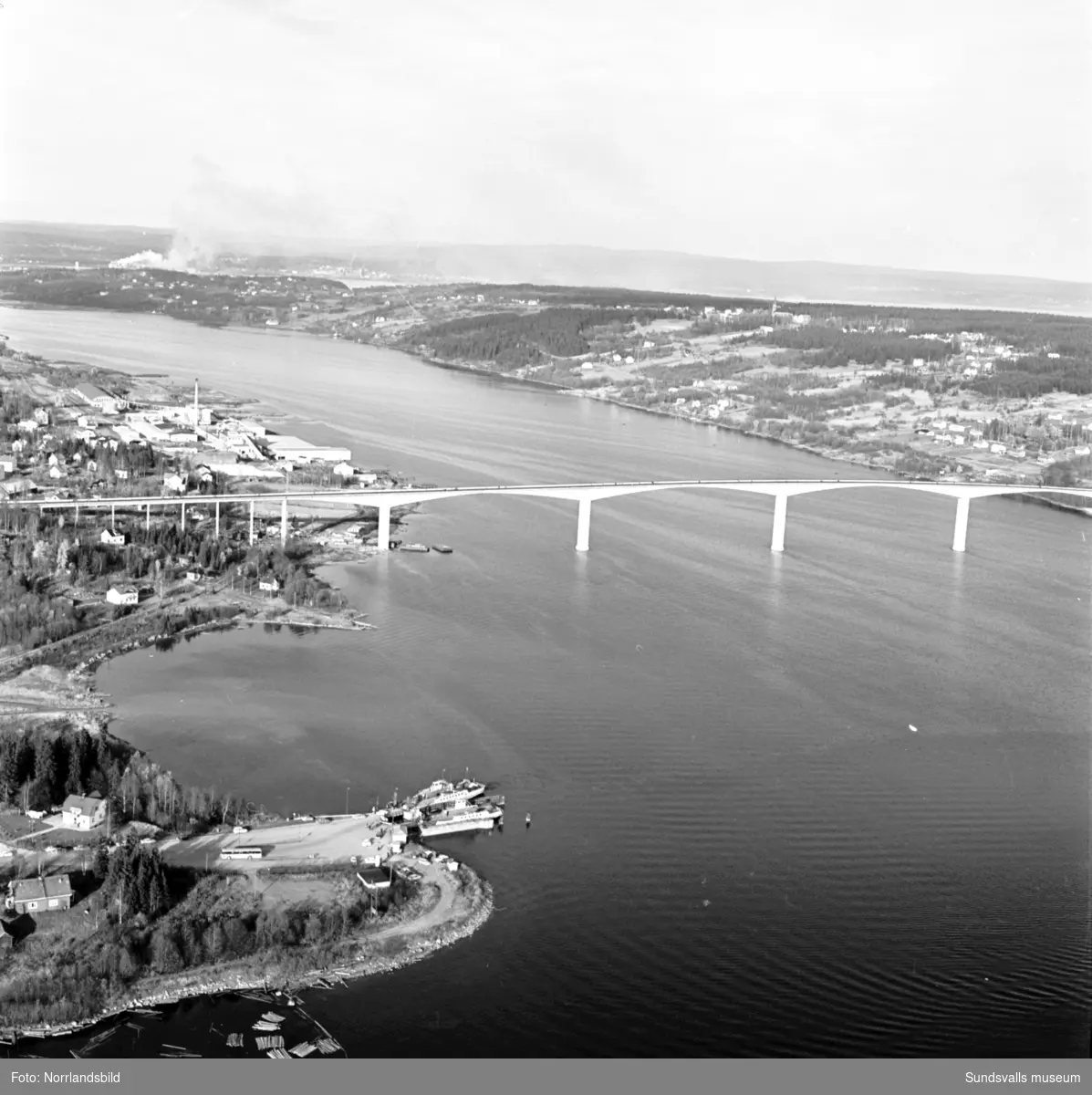 Flygfoton över den nybyggda Alnöbron.