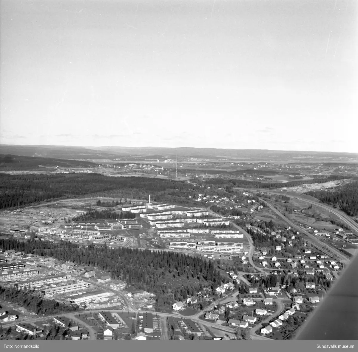 Flygfoto över byggnationer vid Bågevägen i Bosvedjan.
