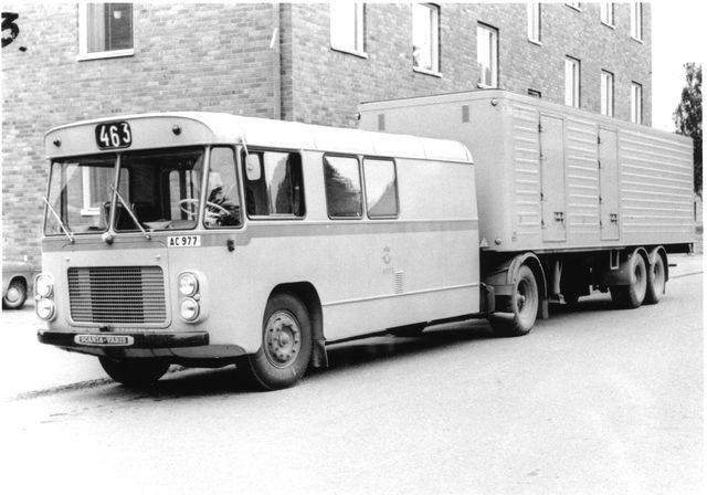Scania Vabis, omkring 1968-70. Buss med vändskiva + trailer. Byggd
av ASJ, Linköping. AC-Län = Västerbotten.