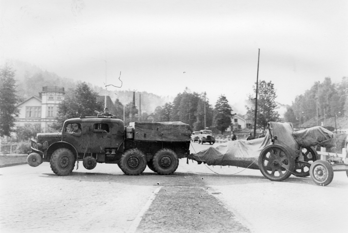 Terrängvagn m/1940 typ TVB. A 6, 9.Batt. Norrahammar. 10,5 cm haub m/34.