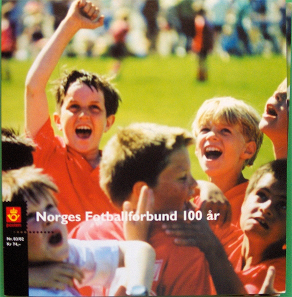 Hefte med førstedagsbrev (frimerker) gitt ut til Norges fotballforbunds 100-årsjubileum i 2002.