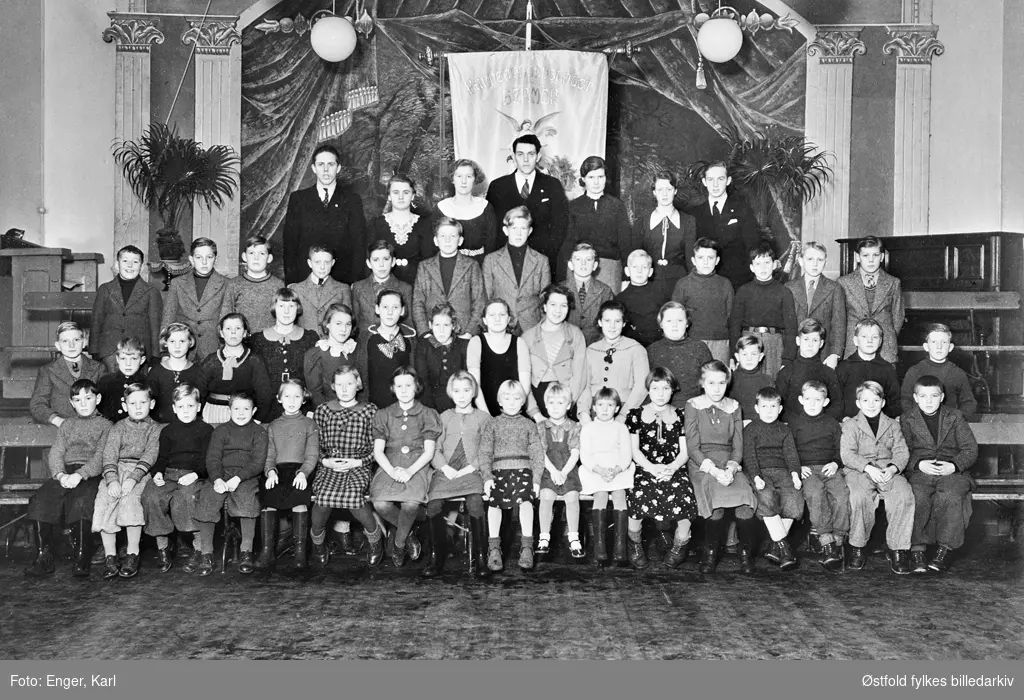 Tistedalens Avholdslags barneforening "Hermon", ca. 1936-37. Hermon var deres lokale (hus). Forløpig ingen navn - ukjente.