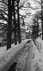 Villa Ekheim, tårn, vinter, trær, snø, oppkjørsel, gjerde,,