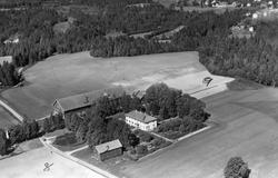 Gården Narvestad i Eidsberg, flyfoto 26. juni 1956.