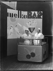 Utstilling, melkebar. Ukjent utstilling.